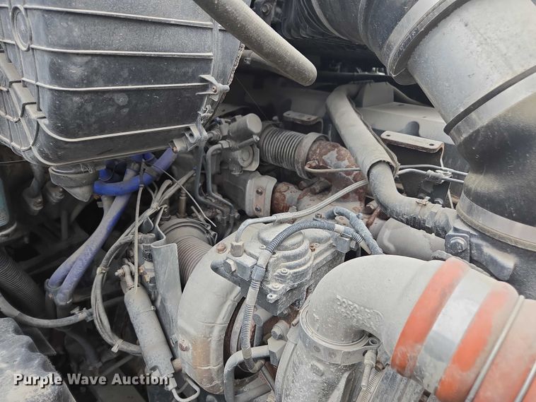 image for item DU2545 2014 Kenworth T680 semi truck