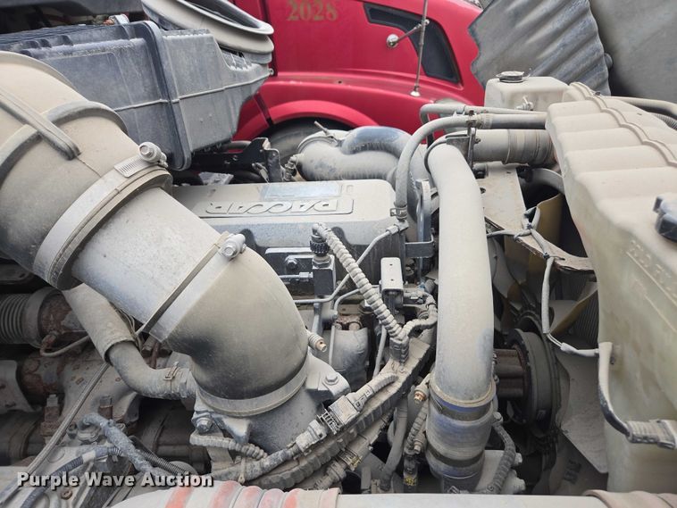 image for item DU2545 2014 Kenworth T680 semi truck