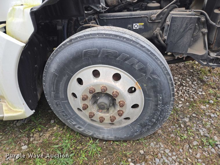 image for item DU2545 2014 Kenworth T680 semi truck