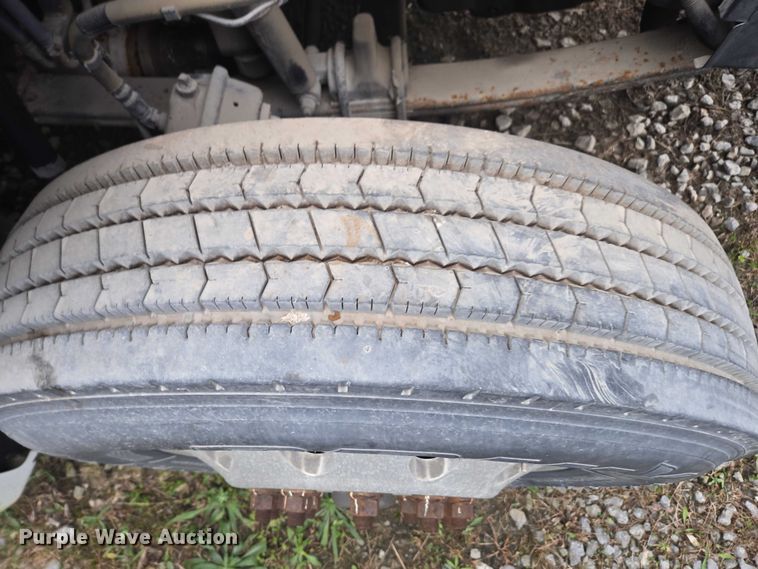 image for item DU2545 2014 Kenworth T680 semi truck