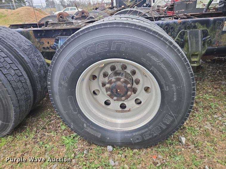 image for item DU2545 2014 Kenworth T680 semi truck