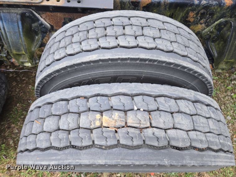 image for item DU2545 2014 Kenworth T680 semi truck