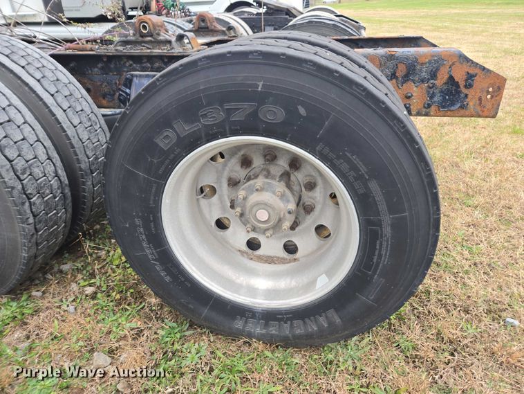 image for item DU2545 2014 Kenworth T680 semi truck