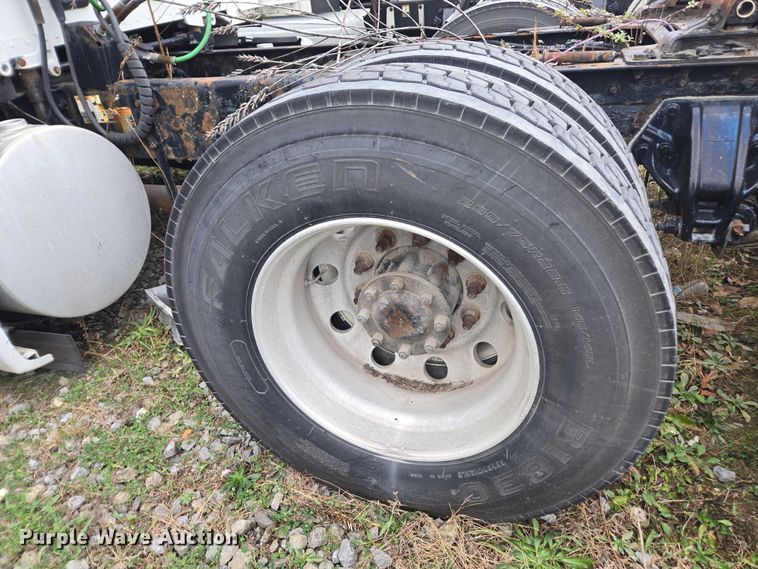 image for item DU2545 2014 Kenworth T680 semi truck