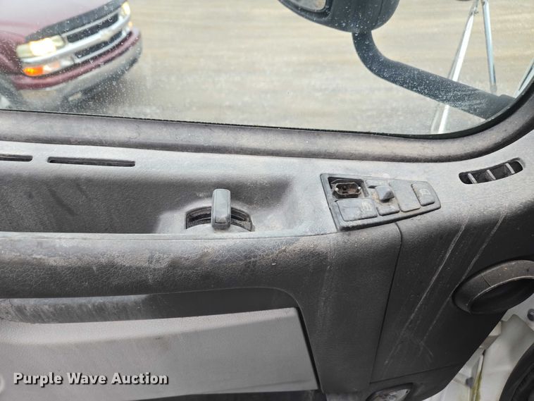 image for item DU2546 2012 Volvo VNL semi truck