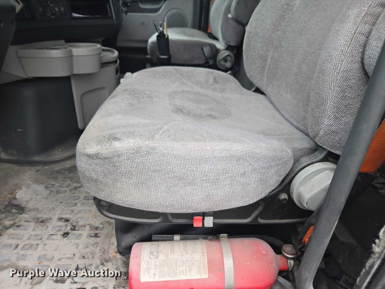 image for item DU2546 2012 Volvo VNL semi truck