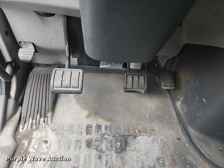 image for item DU2546 2012 Volvo VNL semi truck