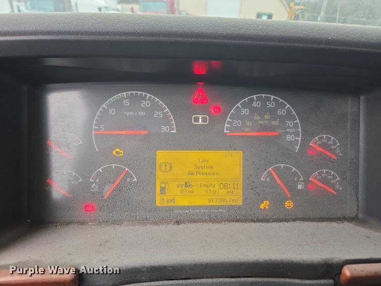 image for item DU2546 2012 Volvo VNL semi truck