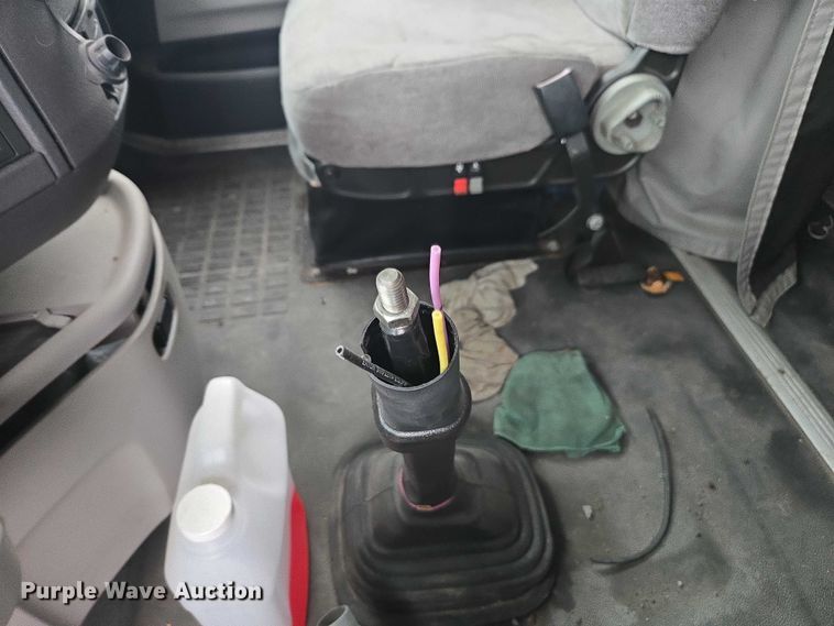 image for item DU2546 2012 Volvo VNL semi truck