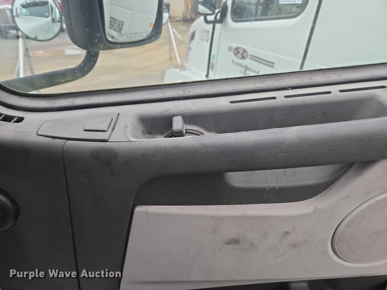 image for item DU2546 2012 Volvo VNL semi truck