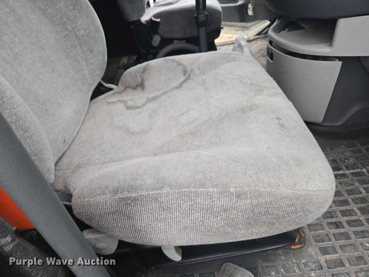 image for item DU2546 2012 Volvo VNL semi truck