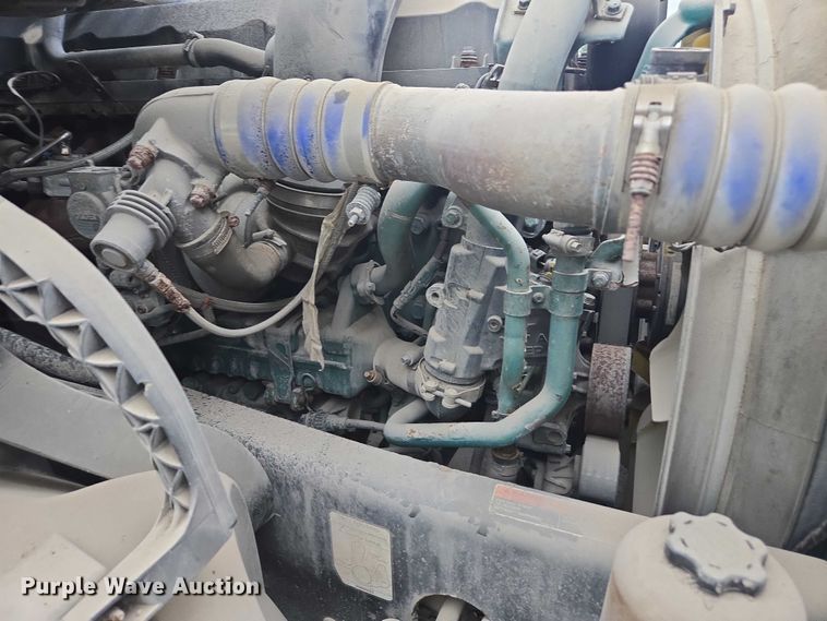 image for item DU2546 2012 Volvo VNL semi truck