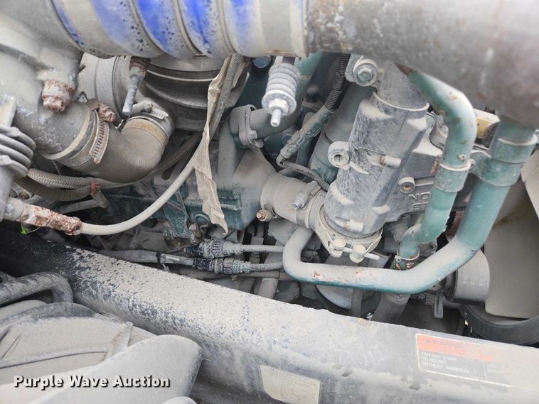 image for item DU2546 2012 Volvo VNL semi truck