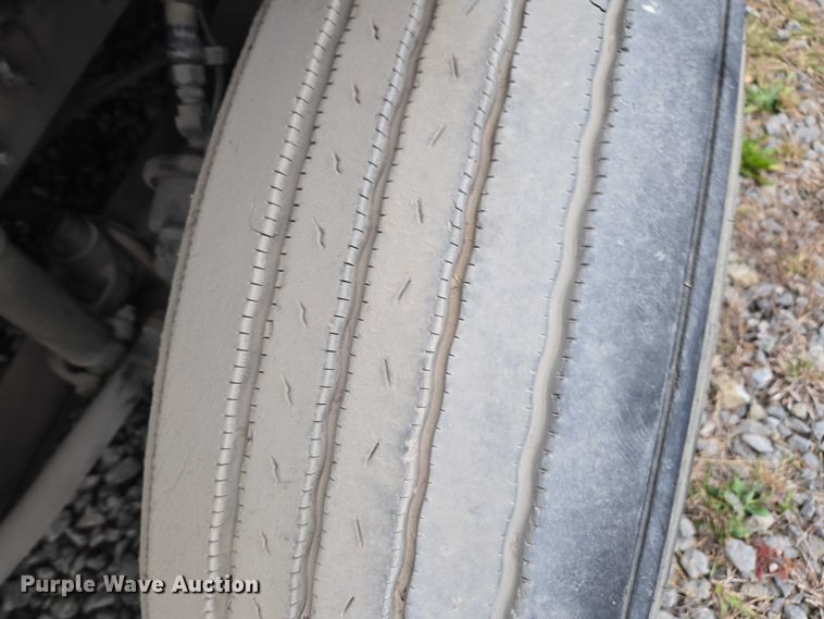 image for item DU2546 2012 Volvo VNL semi truck