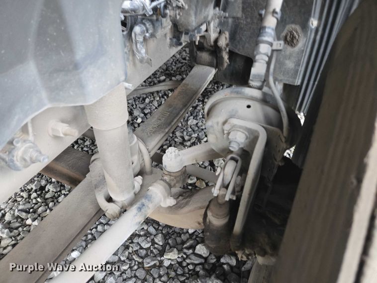 image for item DU2546 2012 Volvo VNL semi truck