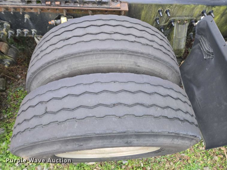 image for item DU2546 2012 Volvo VNL semi truck