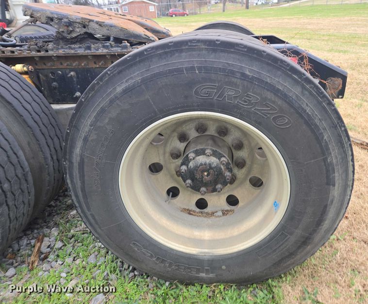 image for item DU2546 2012 Volvo VNL semi truck