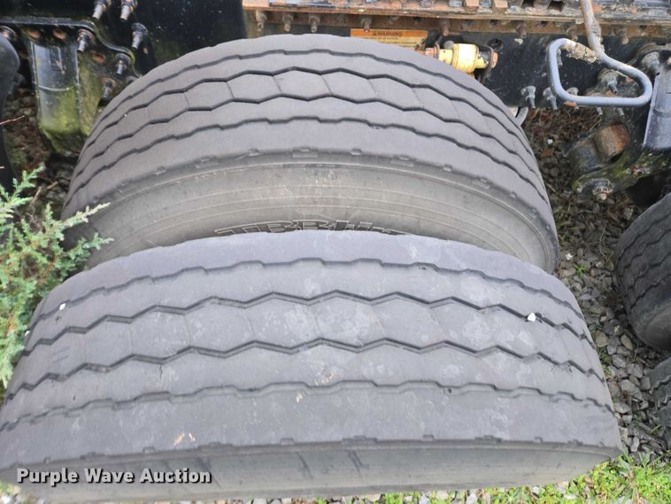 image for item DU2546 2012 Volvo VNL semi truck