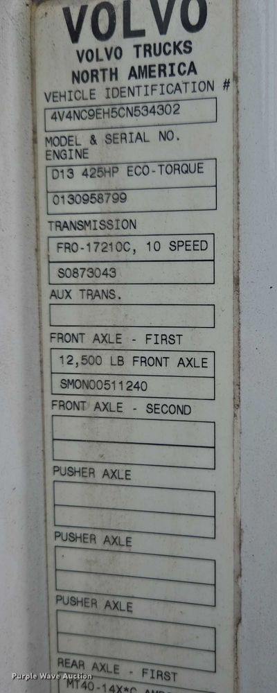 image for item DU2546 2012 Volvo VNL semi truck