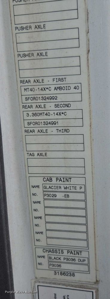 image for item DU2546 2012 Volvo VNL semi truck