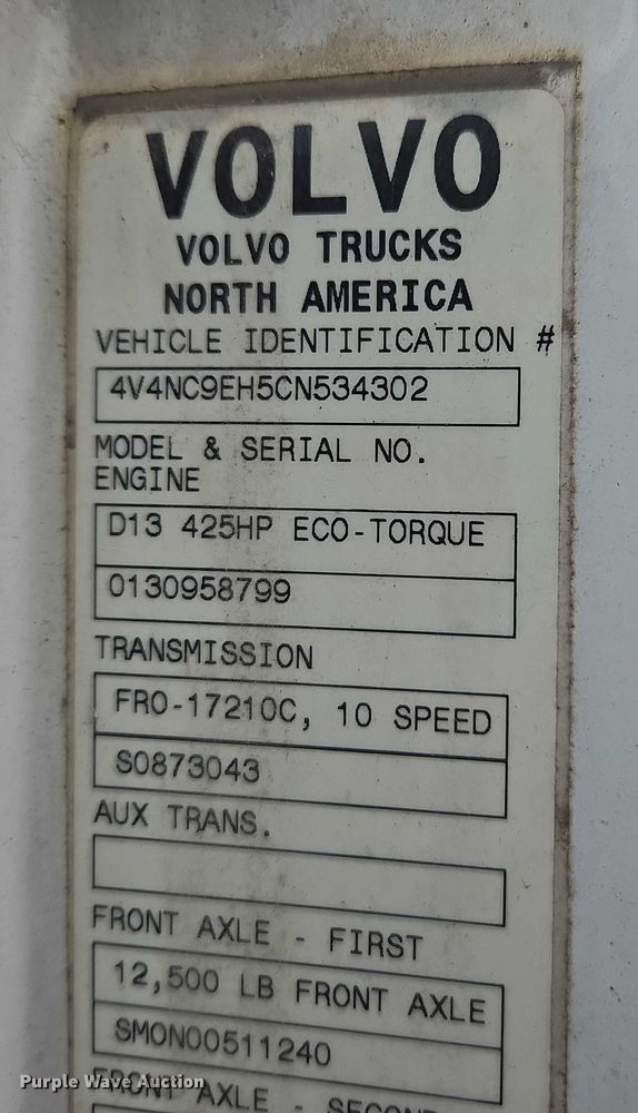 image for item DU2546 2012 Volvo VNL semi truck