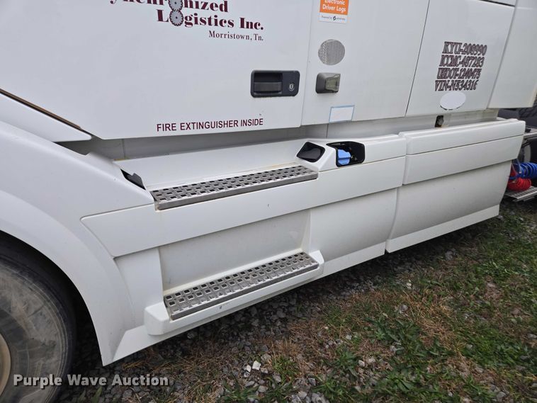 image for item DU2547 2012 Volvo VNL semi truck