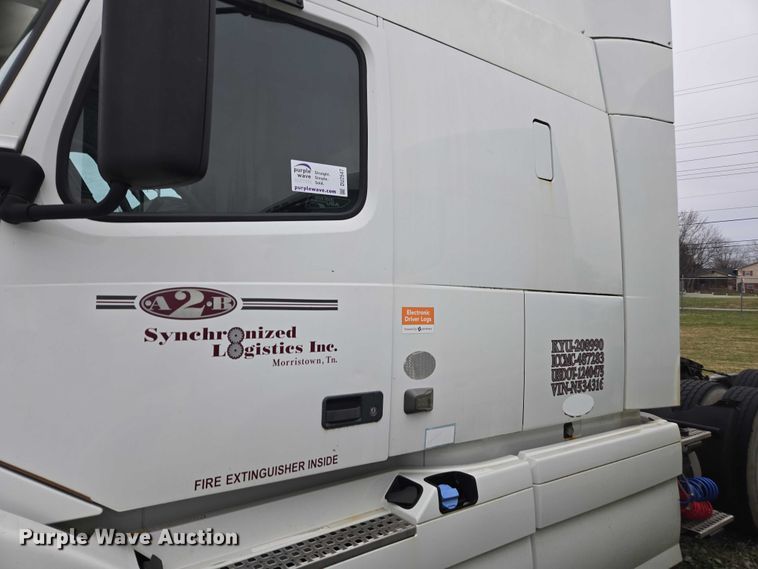 image for item DU2547 2012 Volvo VNL semi truck