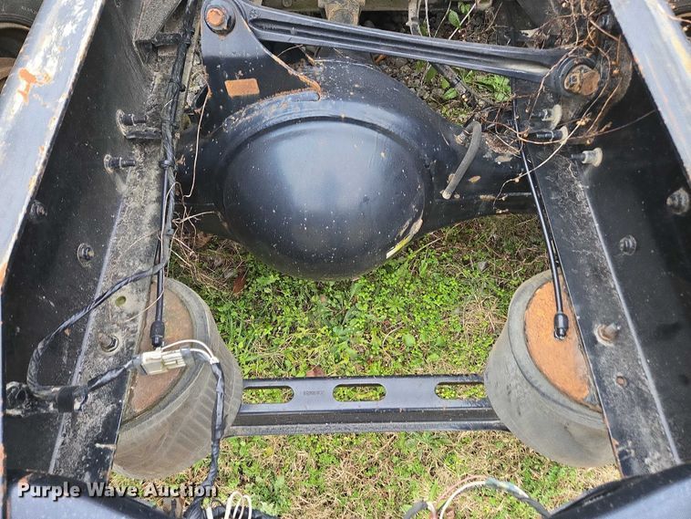 image for item DU2547 2012 Volvo VNL semi truck