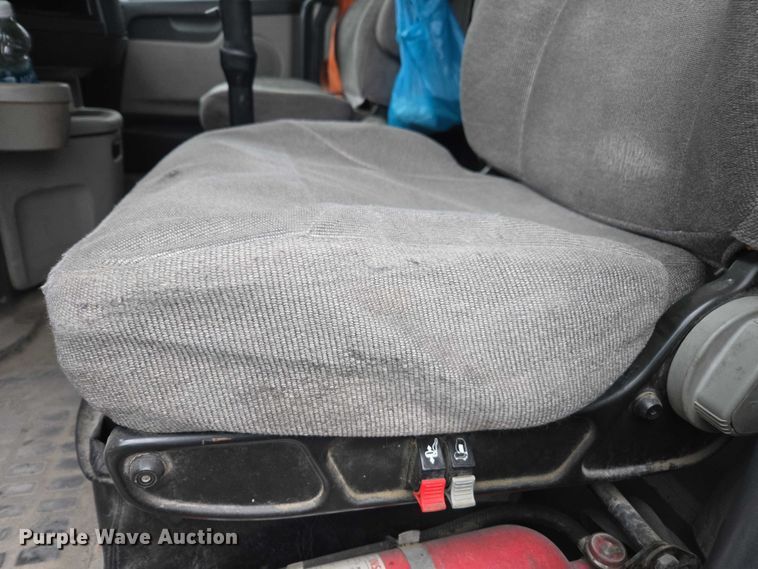 image for item DU2547 2012 Volvo VNL semi truck