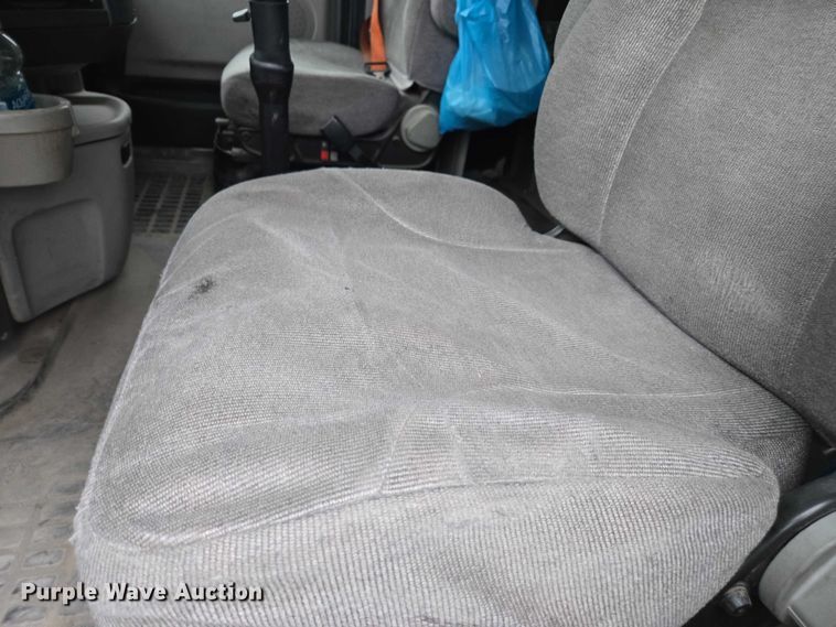 image for item DU2547 2012 Volvo VNL semi truck