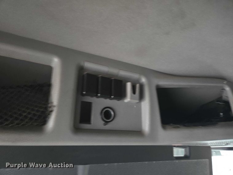 image for item DU2547 2012 Volvo VNL semi truck