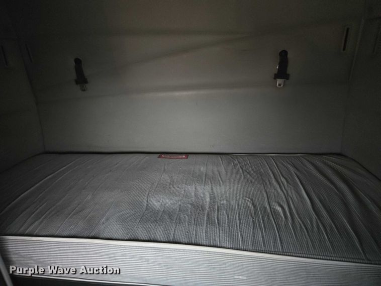 image for item DU2547 2012 Volvo VNL semi truck