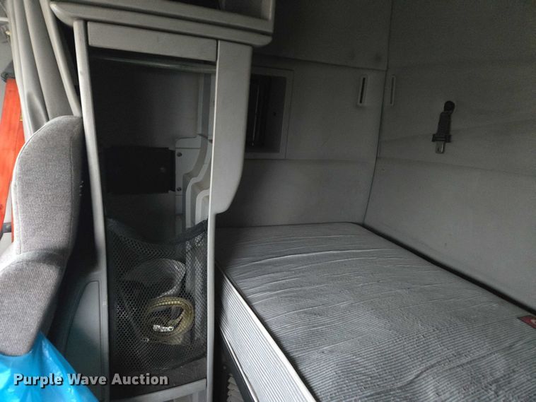 image for item DU2547 2012 Volvo VNL semi truck