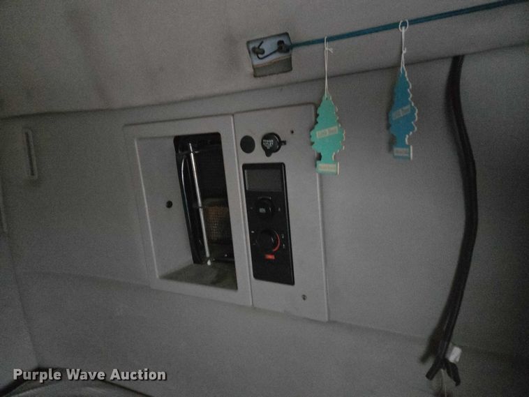 image for item DU2547 2012 Volvo VNL semi truck