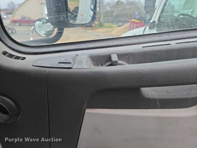 image for item DU2547 2012 Volvo VNL semi truck