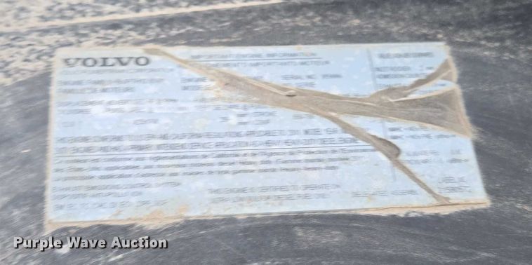 image for item DU2547 2012 Volvo VNL semi truck