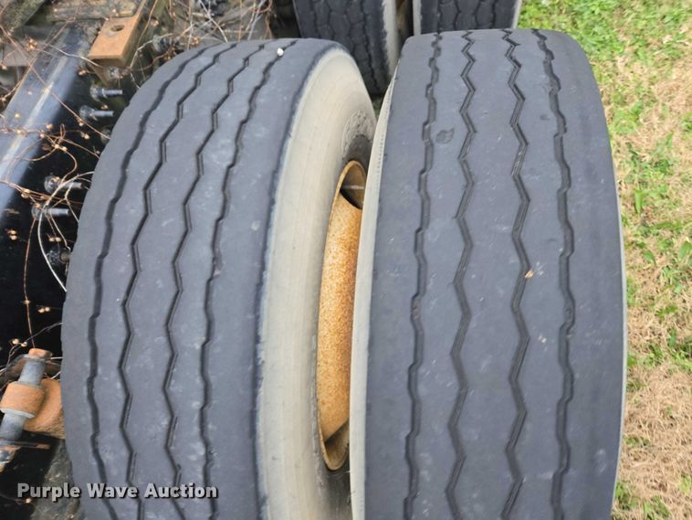 image for item DU2547 2012 Volvo VNL semi truck