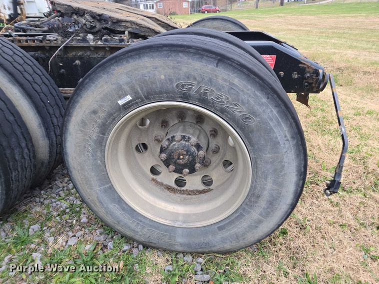 image for item DU2547 2012 Volvo VNL semi truck