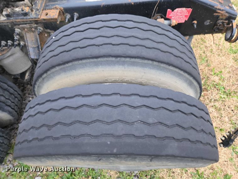 image for item DU2547 2012 Volvo VNL semi truck