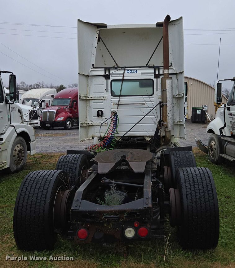 image for item DU2548 2006 Volvo VNM semi truck