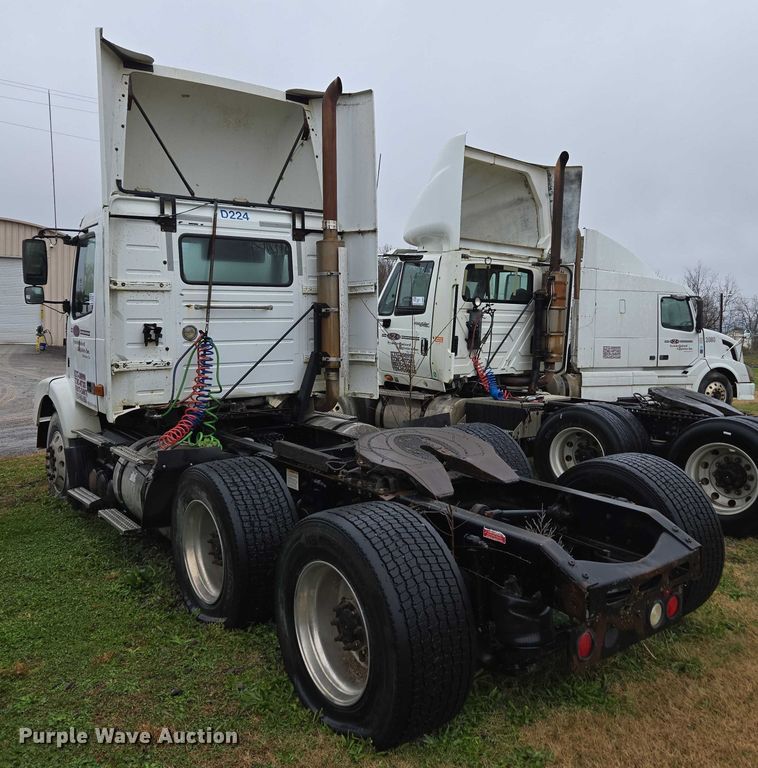 image for item DU2548 2006 Volvo VNM semi truck