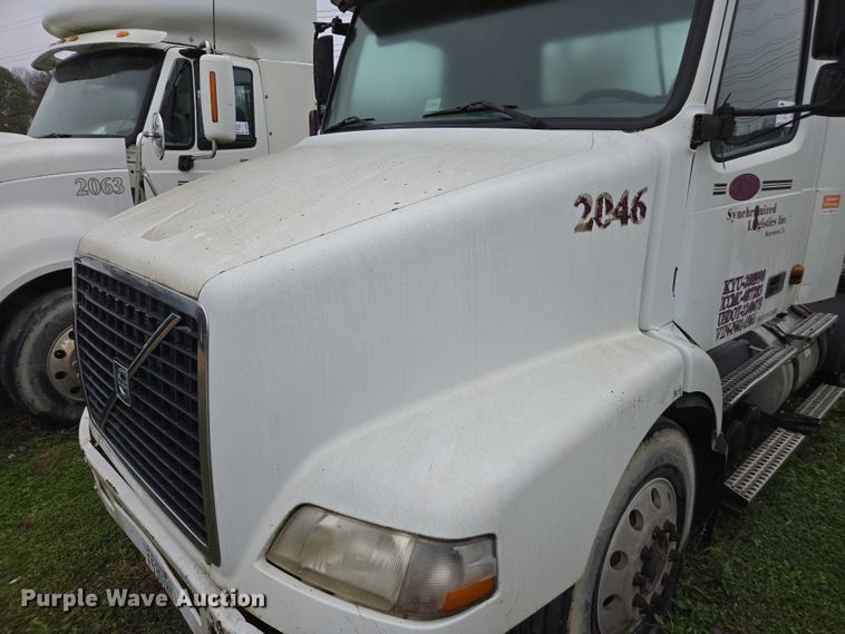 image for item DU2548 2006 Volvo VNM semi truck