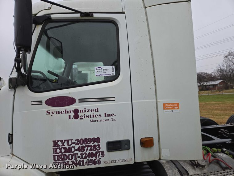 image for item DU2548 2006 Volvo VNM semi truck