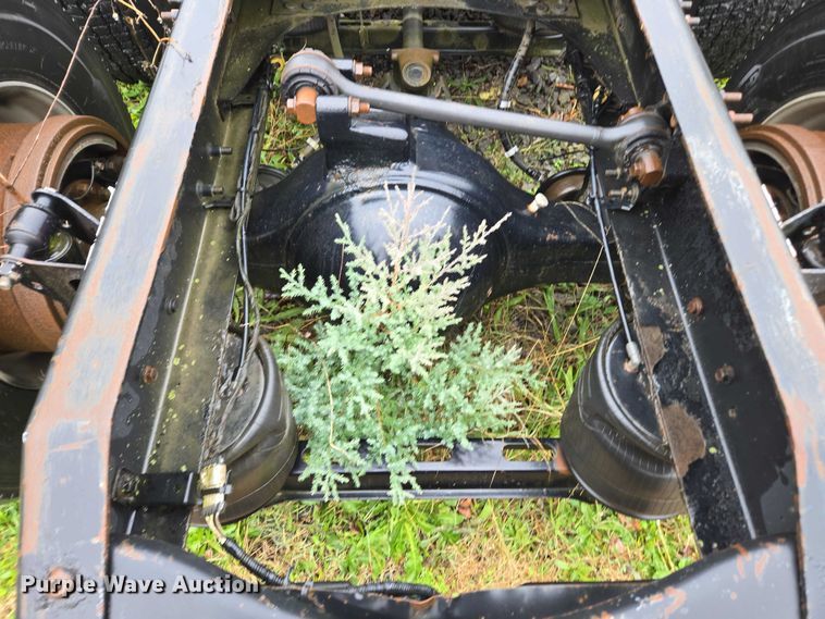 image for item DU2548 2006 Volvo VNM semi truck