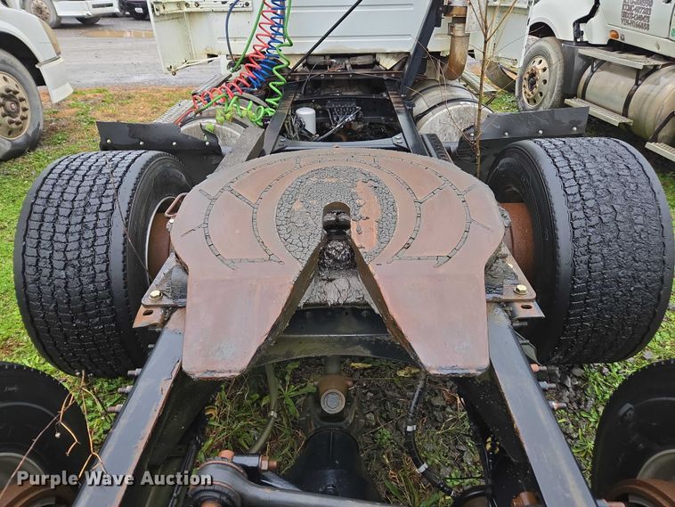 image for item DU2548 2006 Volvo VNM semi truck