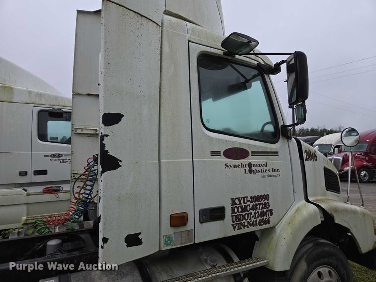 image for item DU2548 2006 Volvo VNM semi truck