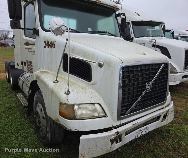 image for item DU2548 2006 Volvo VNM semi truck