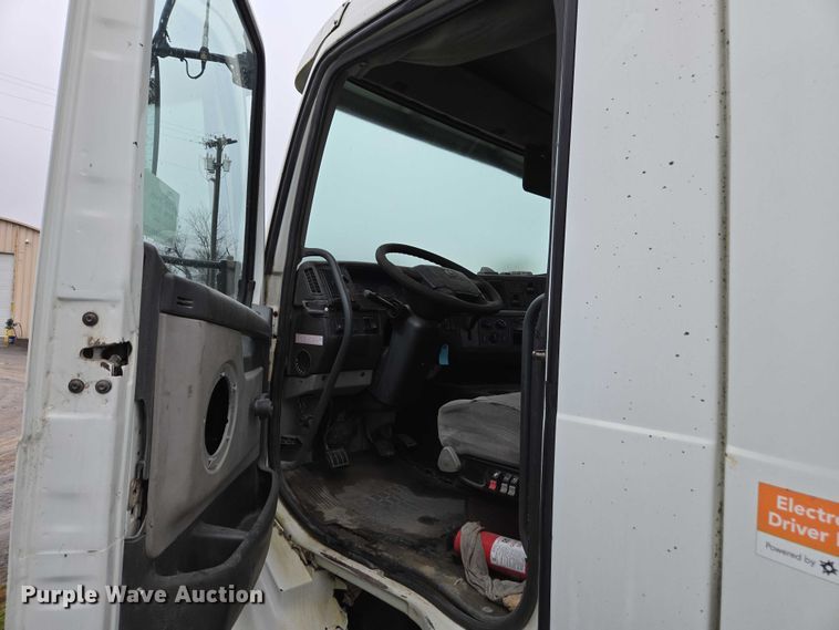 image for item DU2548 2006 Volvo VNM semi truck