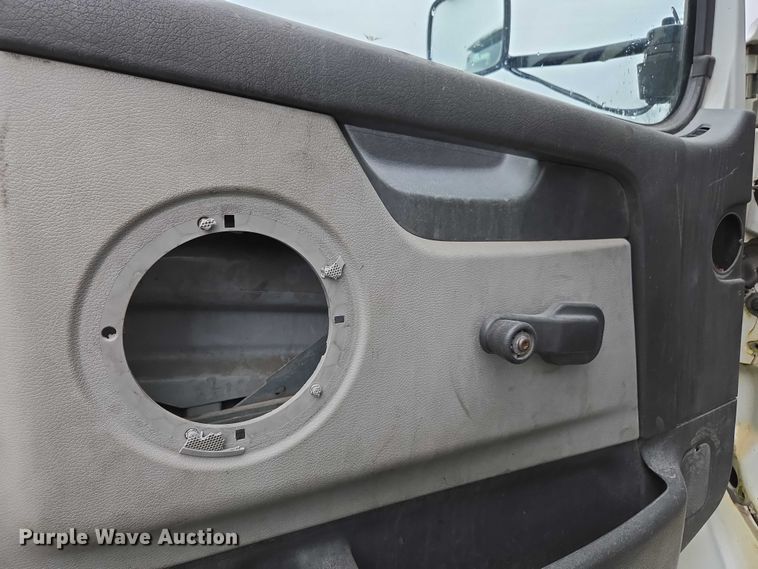 image for item DU2548 2006 Volvo VNM semi truck