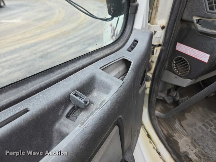 image for item DU2548 2006 Volvo VNM semi truck